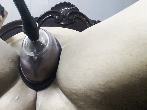Pumping my pussy