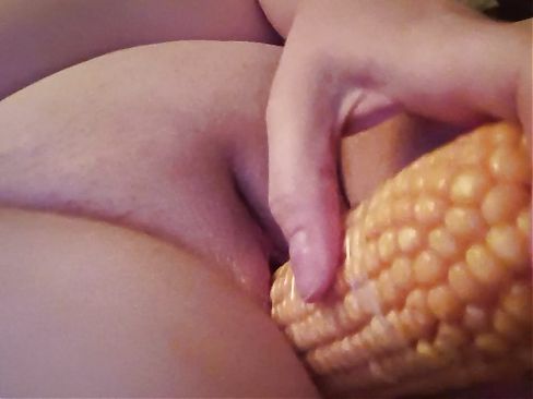 Enjoyable play with the corn cob